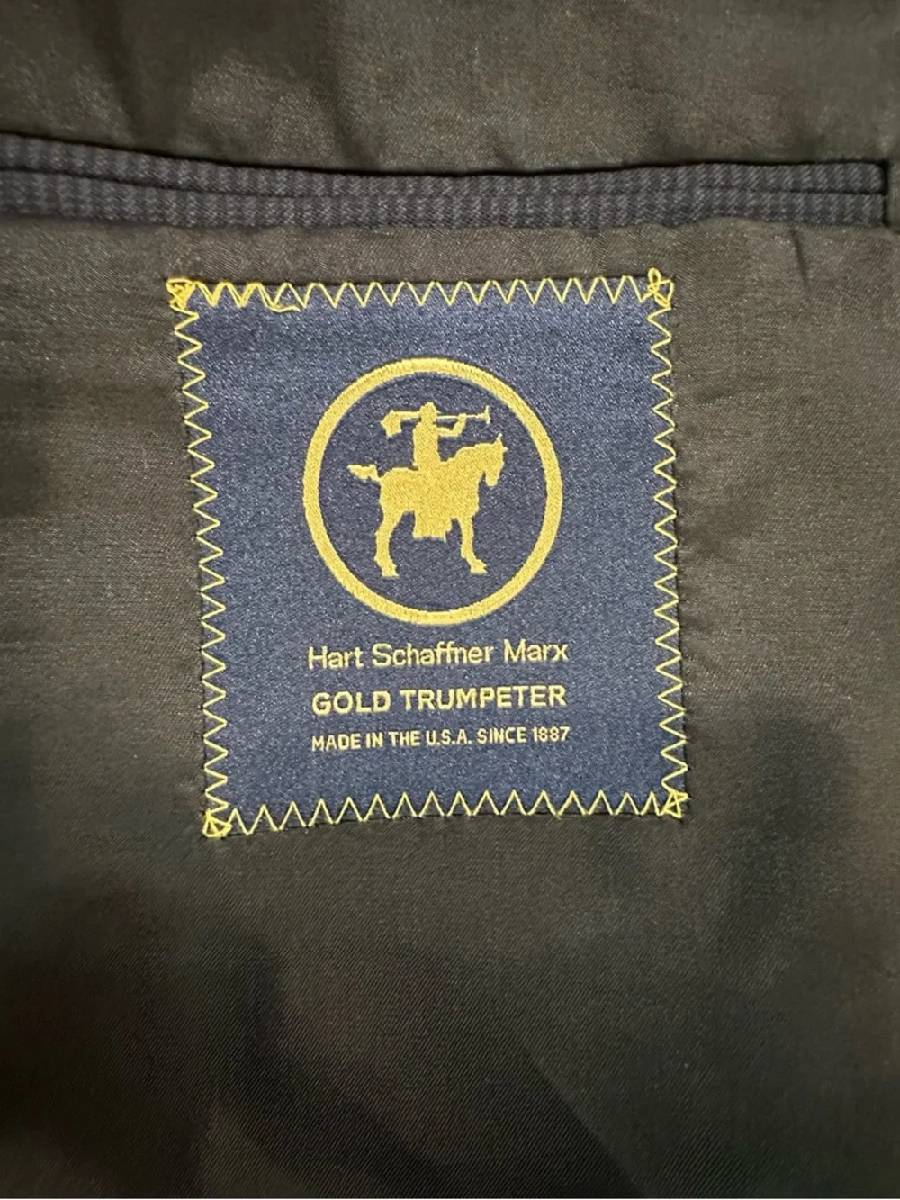 Hart Schaffner & Marx Gold Trumpeter 2Pc Suit Wool Navy Pinstripe 42L 38x32 USA